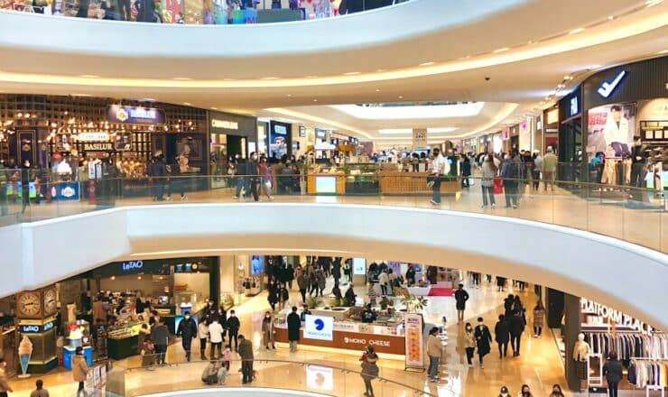 a mall filled with lots of people walking around